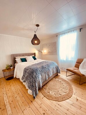 5 habitaciones, tabla de planchar con plancha, wifi y ropa de cama 