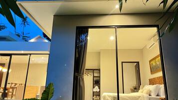 8 quartos, cofres nos quartos, Wi-Fi de cortesia, roupa de cama