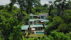 Exterior - Spacious 8-bedroom villa in delightful Ubud Bali with AC comfort (Bali)