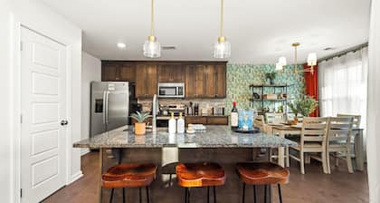 Bear BNB! Minutes to Austin Peay & Fort Campbell ~ Newly Renovated
