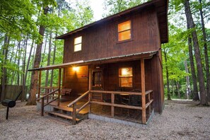 Exterior - Beth Cabin, 1 bedroom two story cabin with 2 bed types, sleeps up to 4 people. (Broken Bow)