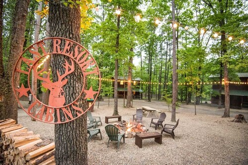 Beth Cabin, 1 bedroom with 2 queen beds, sleeps 4 maximum occupancy 4.