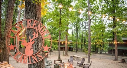 Beth Cabin, 1 bedroom with 2 queen beds, sleeps 4 maximum occupancy 4.