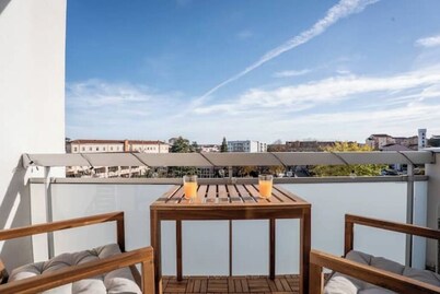 T2 air-conditioned Private parking Balcony Autonomous arrival