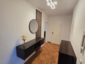 Interior - 70m² suite incl. 98 "Smat-TV + parking lot + balcony (Chemnitz)