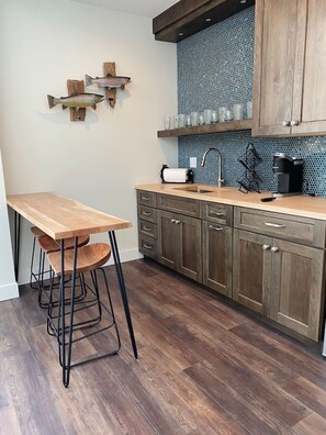 Fridge, microwave, stovetop, coffee/tea maker - Snowmobile & Ice Fest Suite #2 (Onota Township)