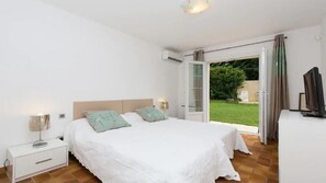 Iron/ironing board, internet, bed sheets