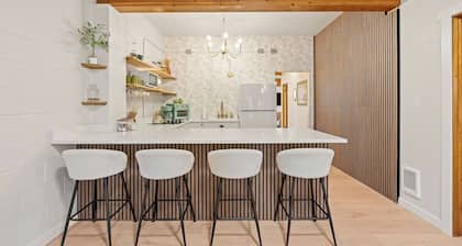 Downtown Kalispell Mid-Century Loft w/ Pool Table