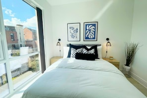Iron/ironing board, Internet, bed sheets - 3BDR Canal View House | Free Parking | Garden (Stoke-on-Trent)