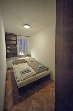 1 bedroom, iron/ironing board, WiFi, bed sheets - Bright & Comfortable Stay with easy access to city center (Bratislavský kraj)