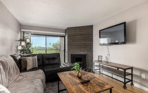 Living area - Amazing golf course and sunset views in Old Town Scottsdale (Scottsdale)
