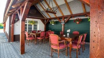 Shared Dormitory, 1 Bedroom | Dining room