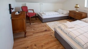 Shared Dormitory, 1 Bedroom | 1 bedroom - Room-villa Vintage Room B 106 (Tomášikovo)