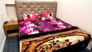 Deluxe Double Room, Balcony, City View | Desk, free WiFi