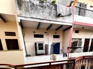 Unclassified image, 2 of 11, button - Somit warm welcome (Varanasi)