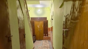 Bahagian dalam
