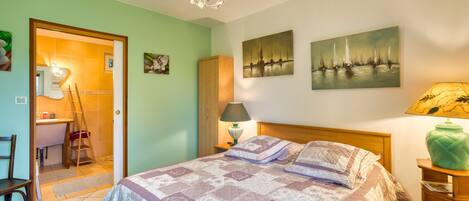 WiFi, bed sheets, wheelchair access