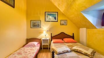 2 bedrooms, WiFi, bed sheets