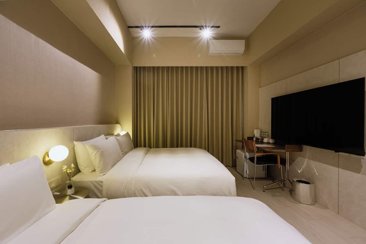 Bureau, espace de travail pour ordinateur portable, Wi-Fi gratuit