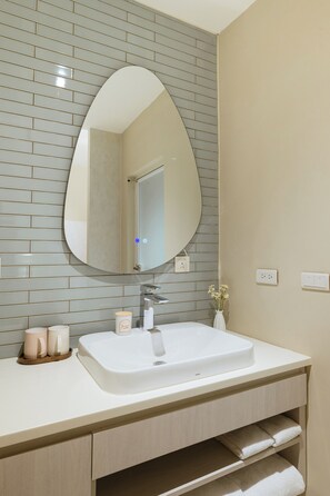 Hair dryer, towels, shampoo, toilet paper - Mr.Petter (Taichung City)