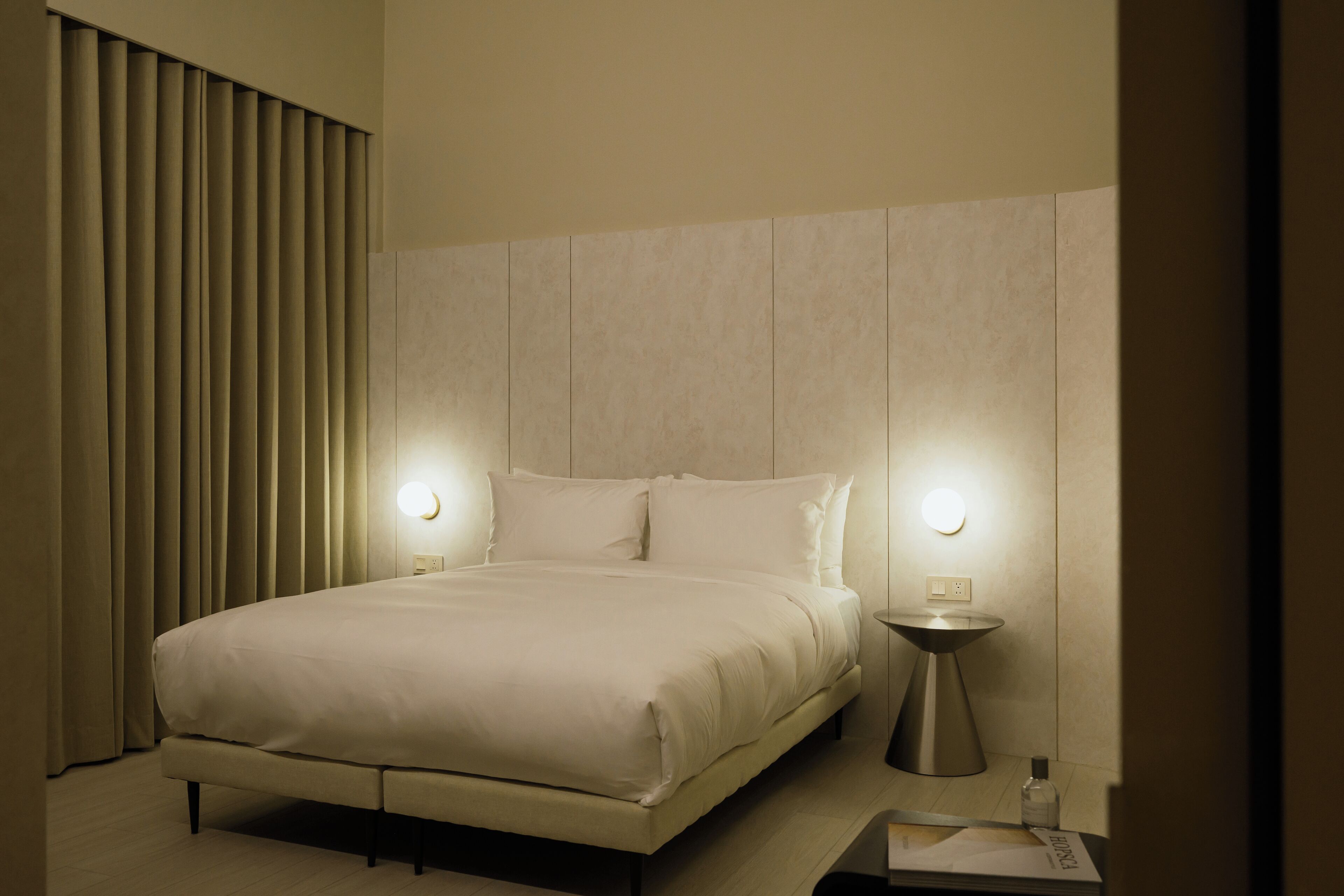 Bureau, espace de travail pour ordinateur portable, Wi-Fi gratuit