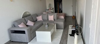 Comfortable studio 10 minutes' walk from the beach and close to shops