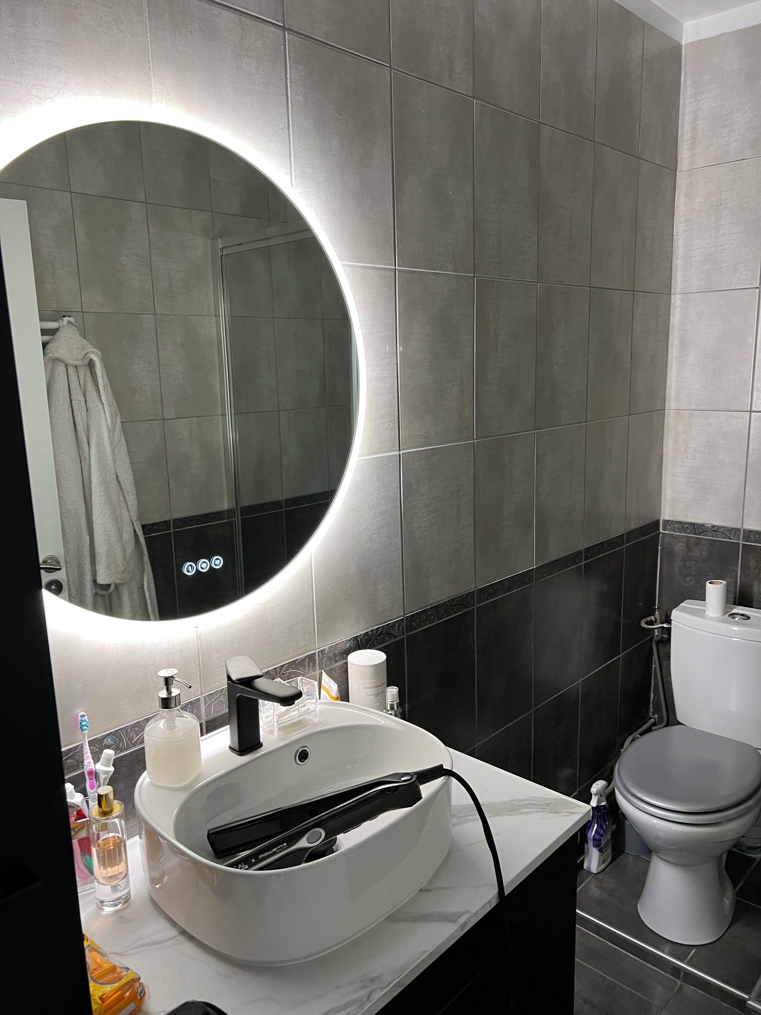 Shower, toilet paper