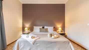 Iron/ironing board, WiFi, bed sheets, wheelchair access