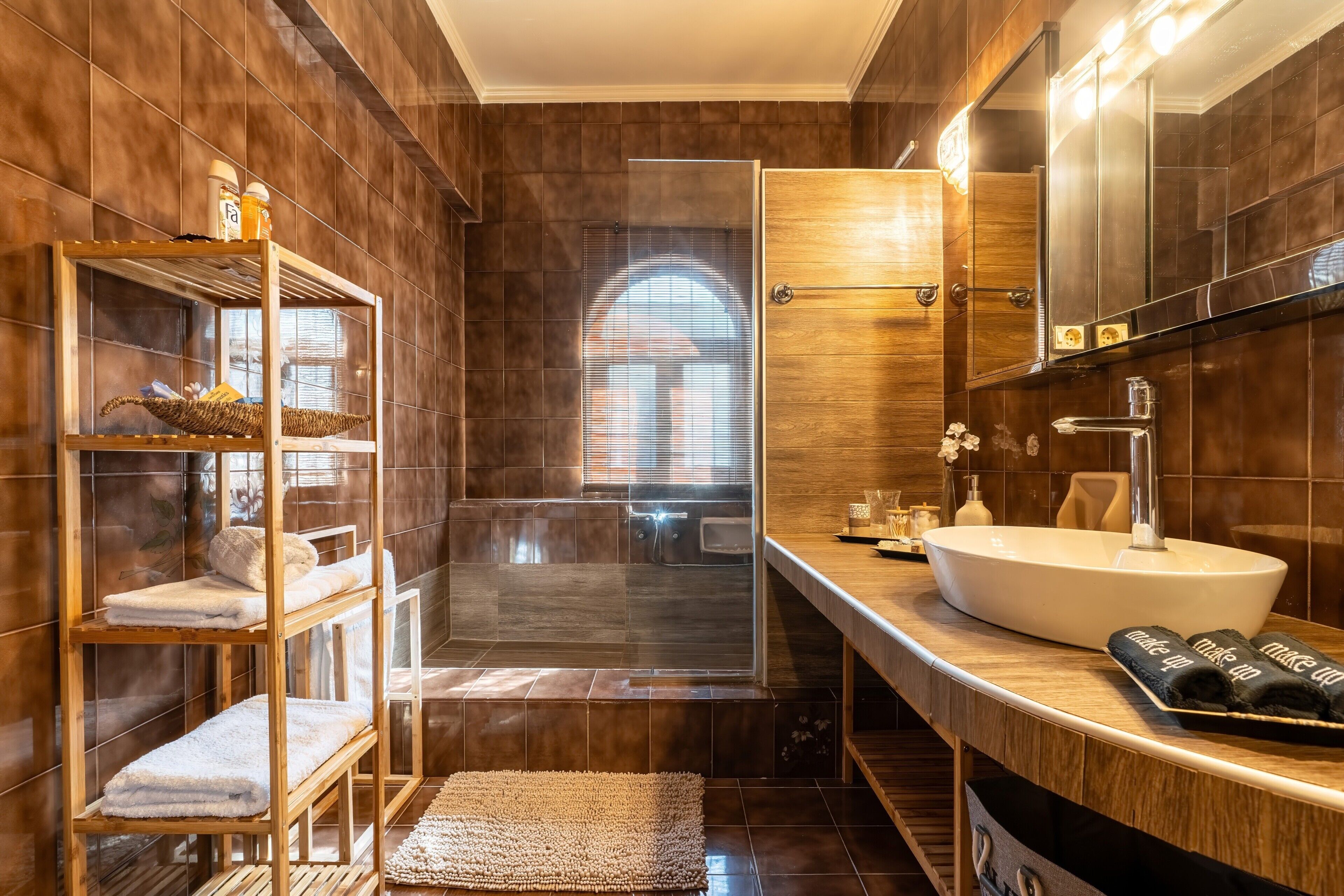Een douche, een haardroger, handdoeken