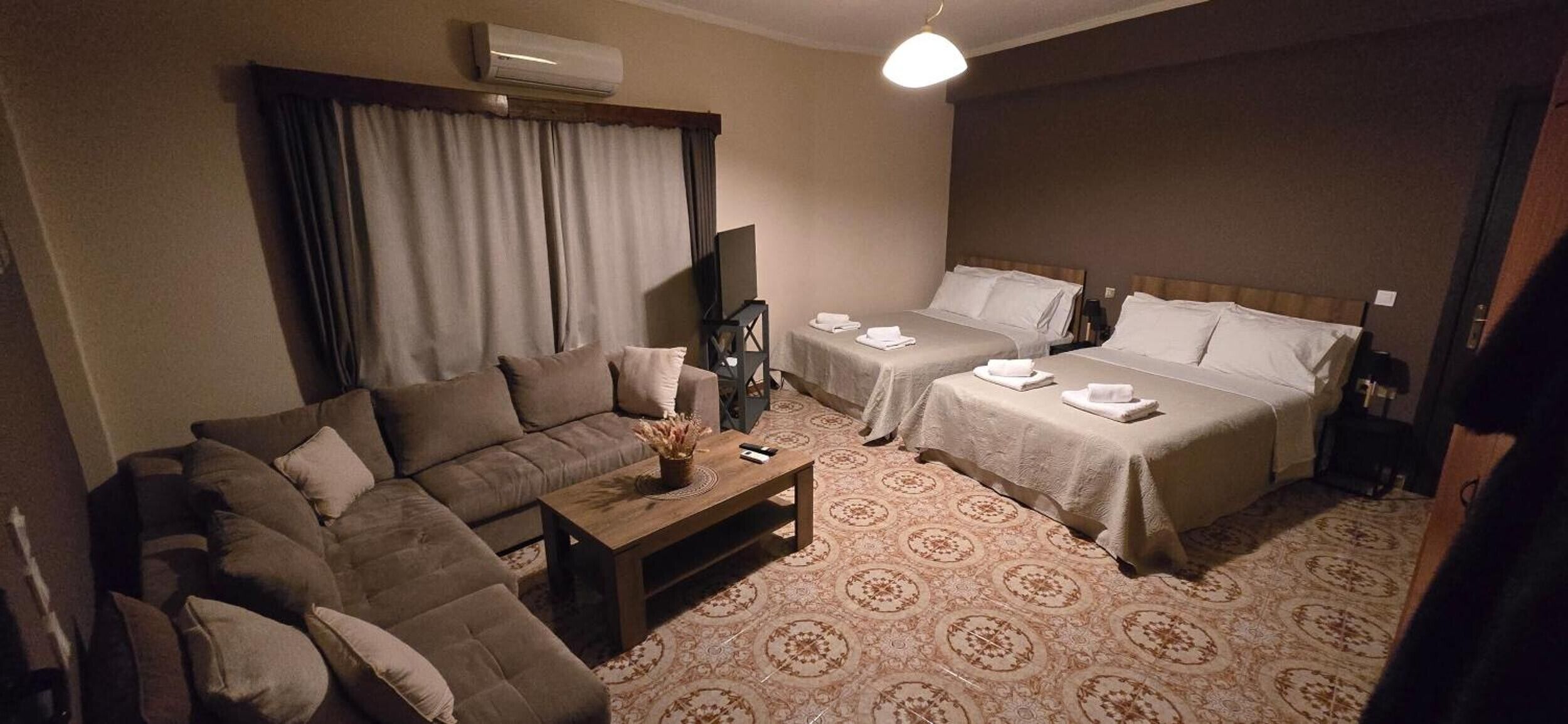 Iron/ironing board, WiFi, bed sheets, wheelchair access