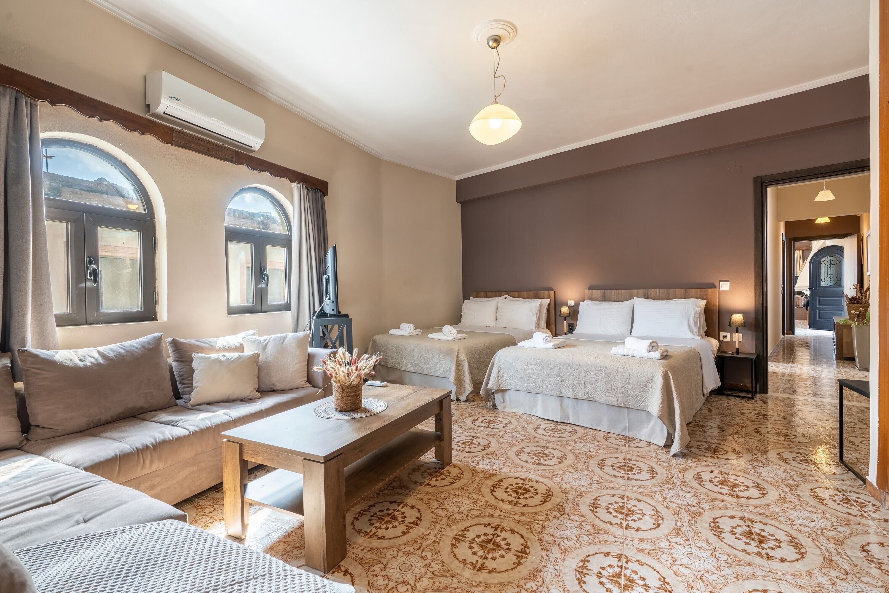 Iron/ironing board, WiFi, bed sheets, wheelchair access