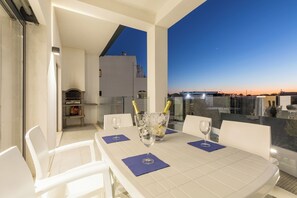 Outdoor dining - Correeira Luxury Residence A (Albufeira)