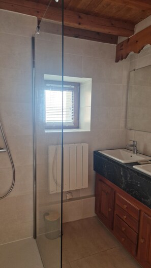 Bathroom - Vrbo Property (Val-d'Isère)