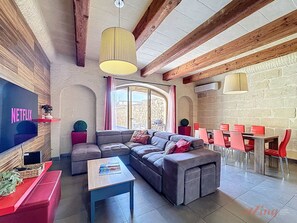 TV, offices - Pet-Friendly Gozo Haven with Pool (Ix-Xagħra)