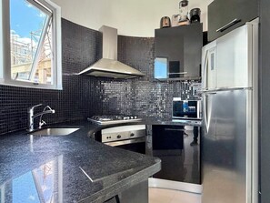 Frigorifero, microonde, forno, macchina per tè/caffè