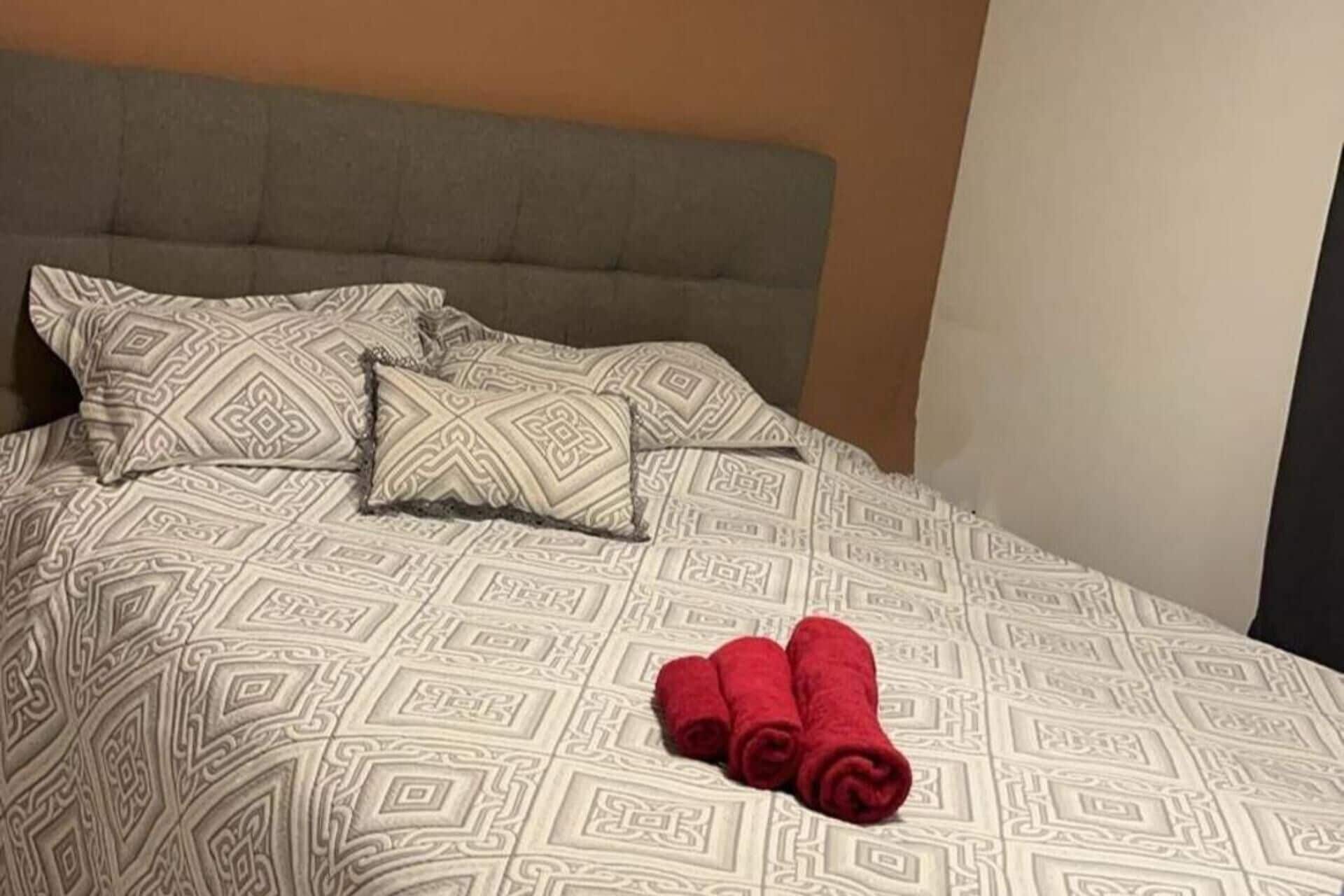 2 chambres, fer et planche à repasser, Wi-Fi gratuit, draps fournis