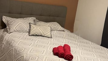 2 chambres, fer et planche Ă repasser, Wi-Fi gratuit, draps fournis