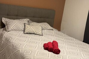 2 chambres, fer et planche à repasser, accès au Wi-Fi (inclus)