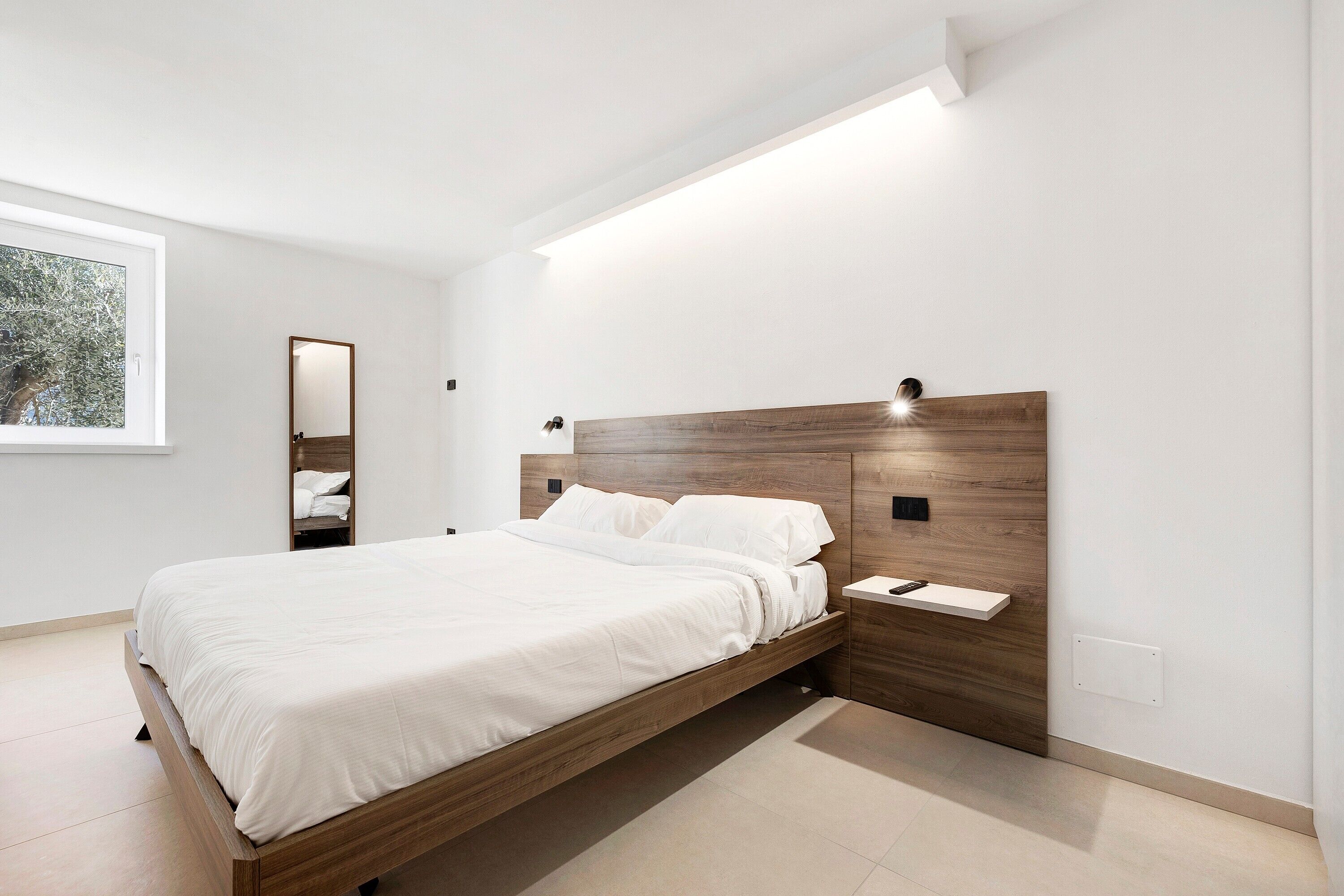 WiFi, bed sheets, wheelchair access