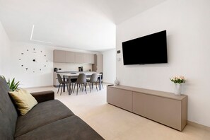 Living area - Apartment Frantoio, Casa 'L'Olivér with Lake View and Private Garden (Bassanega)