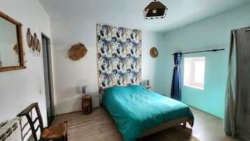 3 habitaciones, tabla de planchar con plancha, wifi y ropa de cama