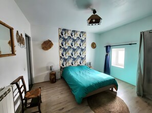 3 室のベッドルーム、アイロン / アイロン台、WiFi、ベッドシーツ