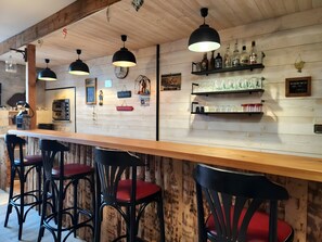 Bar (in der Unterkunft)