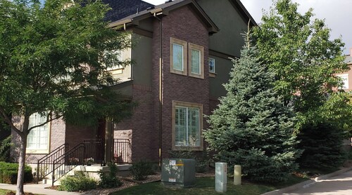 Immaculate, Cozy 2-bedroom townhome in delightful Highlands Ranch