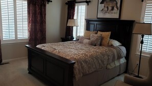 Strykjärn/strykbräda, wi-fi och sängkläder