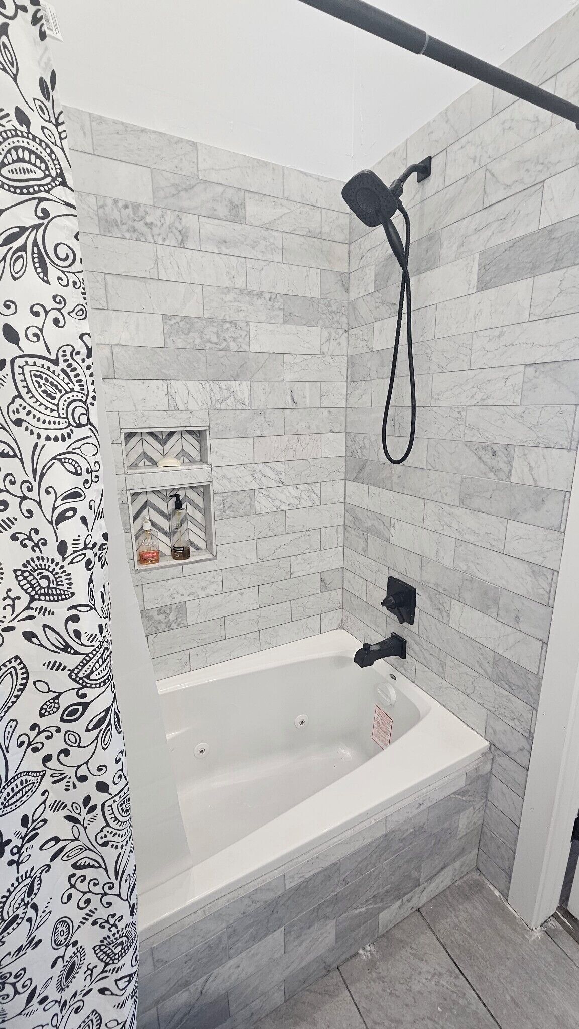 Boblebad, håndklær, såpe og toalettpapir