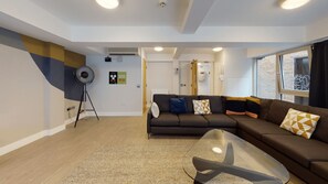 Lobby sitting area - Student Only Hoxton (London)