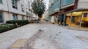 Lobby sitting area - Student Only Hoxton (London)
