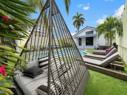 The Gilded Palm - Near Design District - Pool & Hot Tub