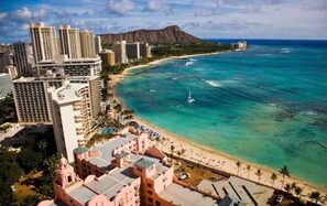 Beach nearby, sun-loungers, beach towels - Heart of Waikiki/ Steps to Beach/2 Balconies overlooking pool garden Oasis/AC (Honolulu)